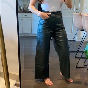⚜️ Zara green faux leather trousers